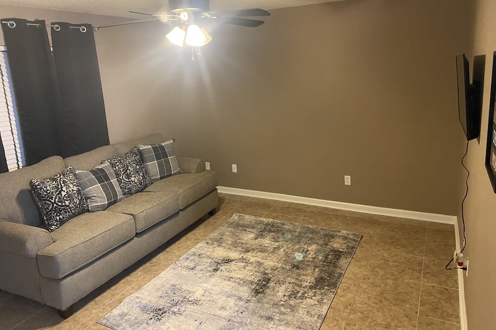Photo of Livingroom in North Northwest Pensacola