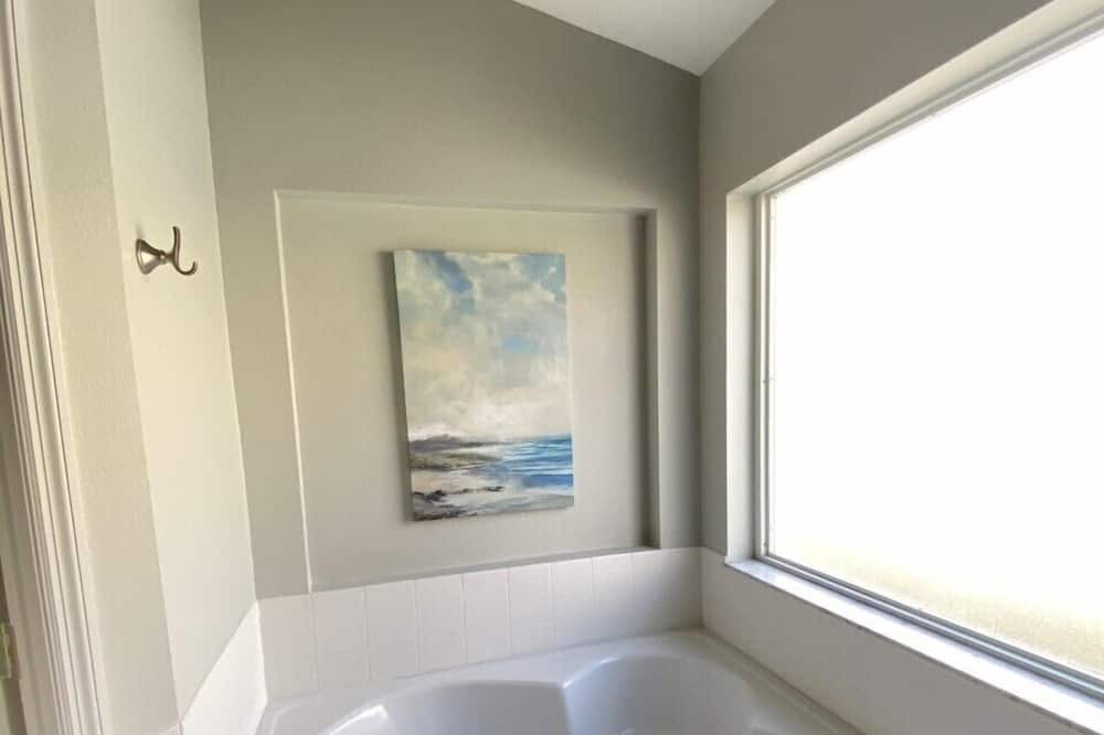 Photo of Bathroom in Lake Berkley