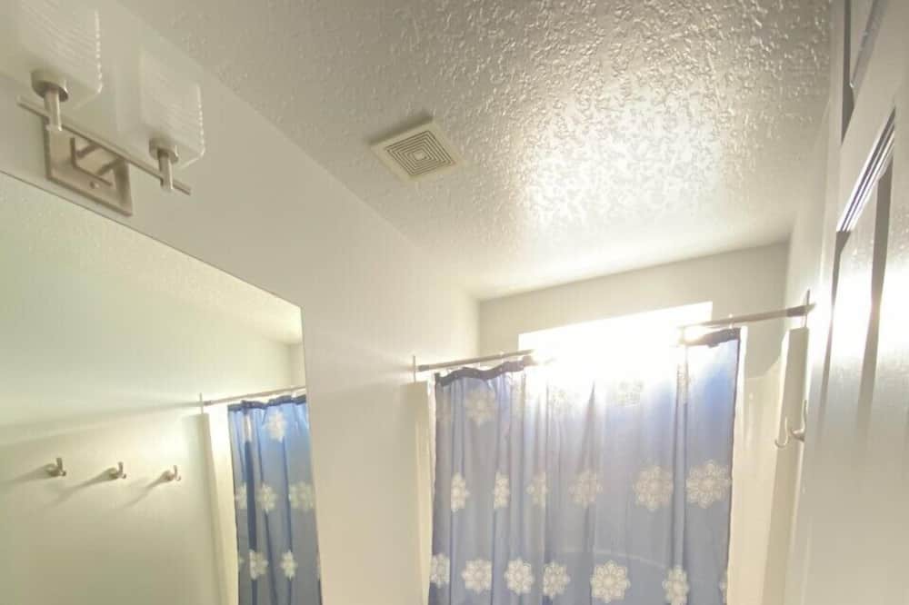 Photo of Bathroom in Lake Berkley