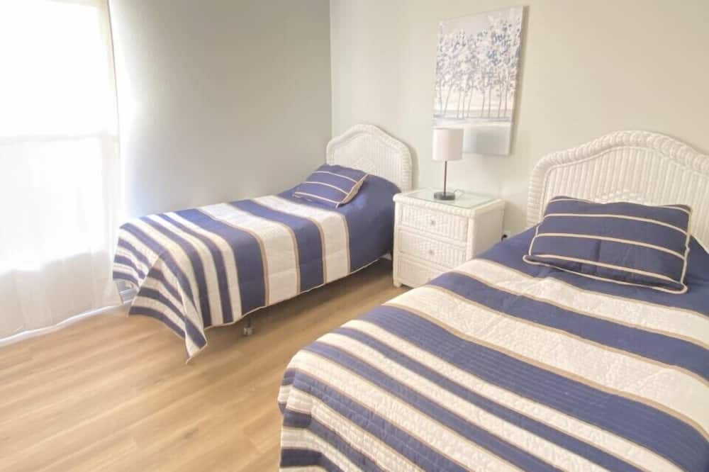 Photo of Bedroom in Lake Berkley