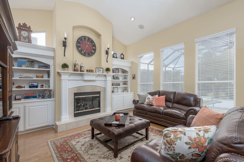 Photo of Livingroom in Doctors Inlet