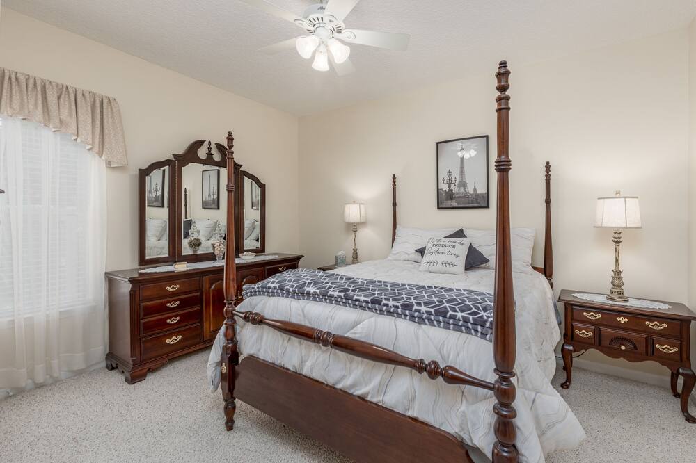 Photo of Bedroom in Doctors Inlet