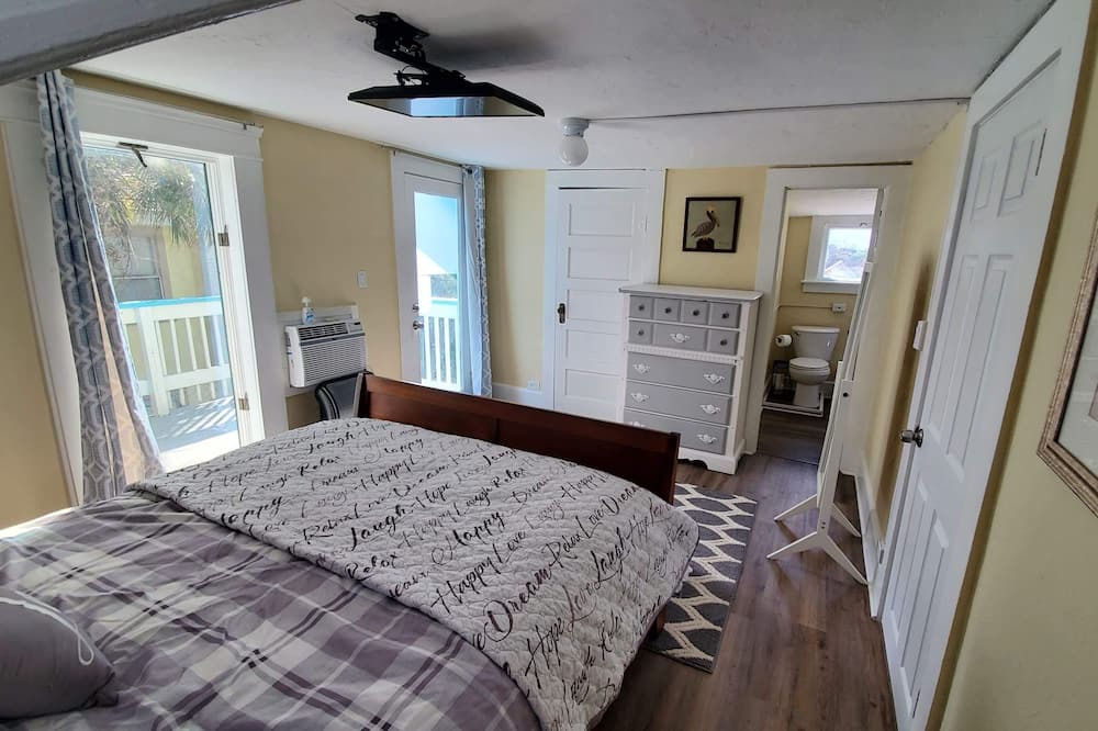 Photo of Bedroom in Surfside Historic District