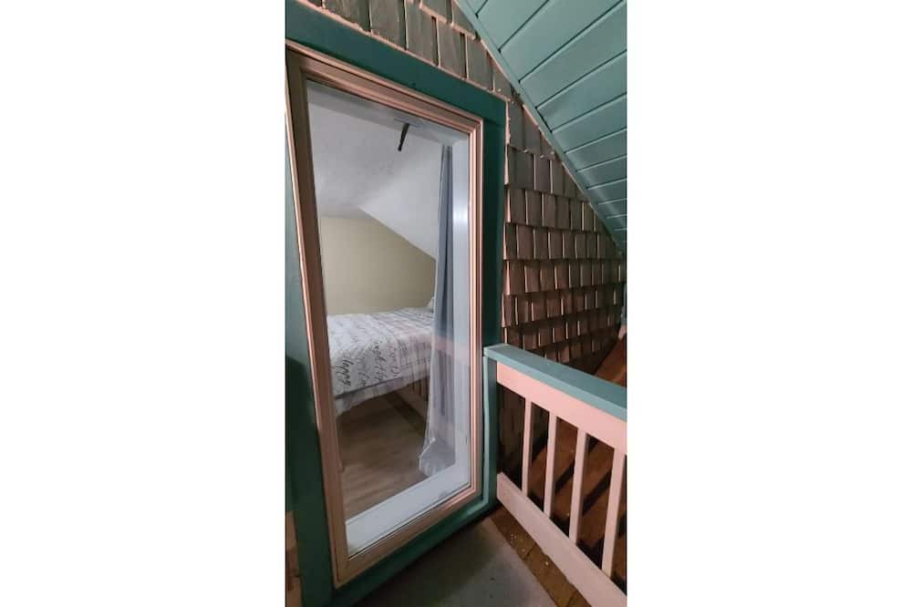 Photo of Bedroom in Surfside Historic District