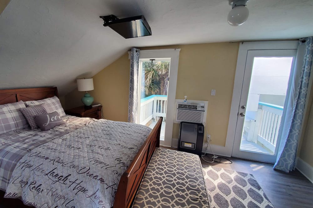 Photo of Bedroom in Surfside Historic District
