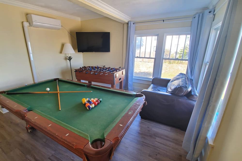 Photo of Bedroom in Surfside Historic District