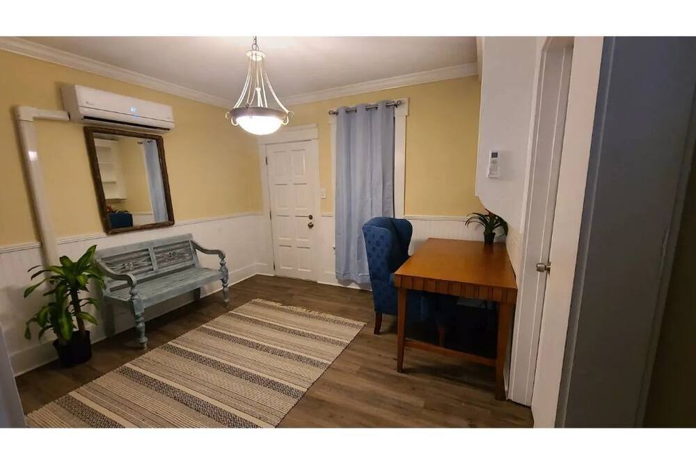 Photo of Bedroom in Surfside Historic District