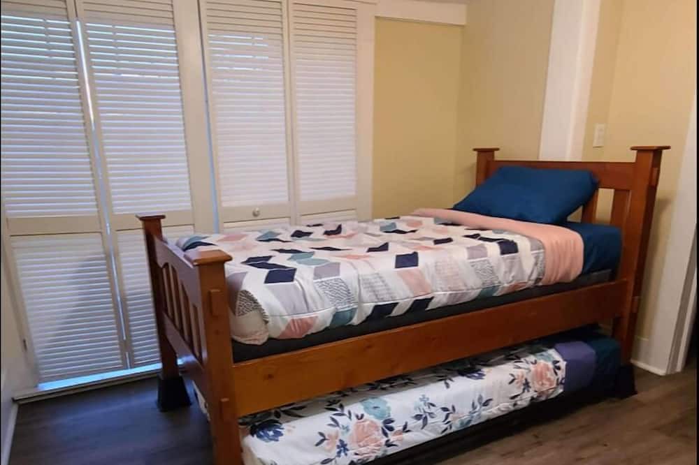 Photo of Bedroom in Surfside Historic District