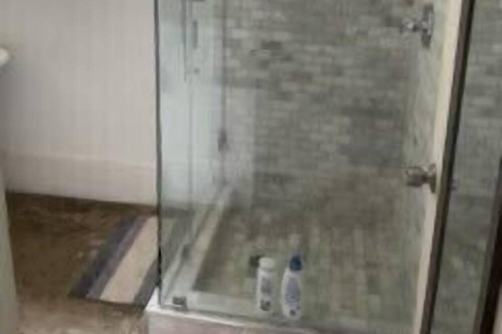 Photo of Bathroom in Metropolitan