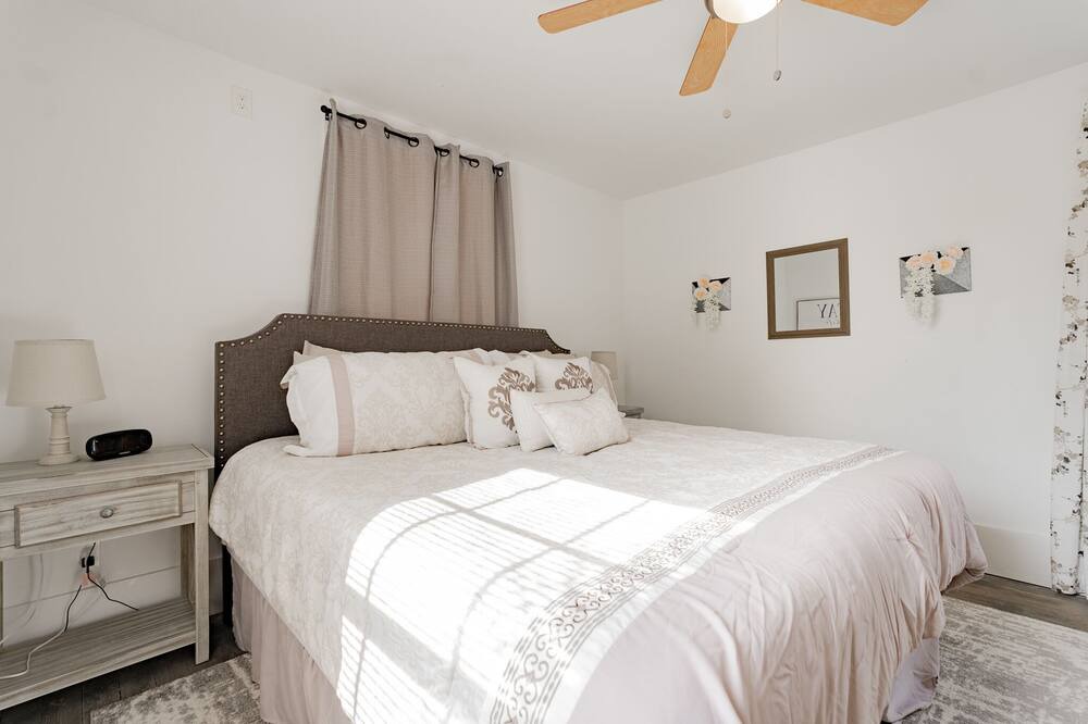 Photo of Bedroom in Metropolitan