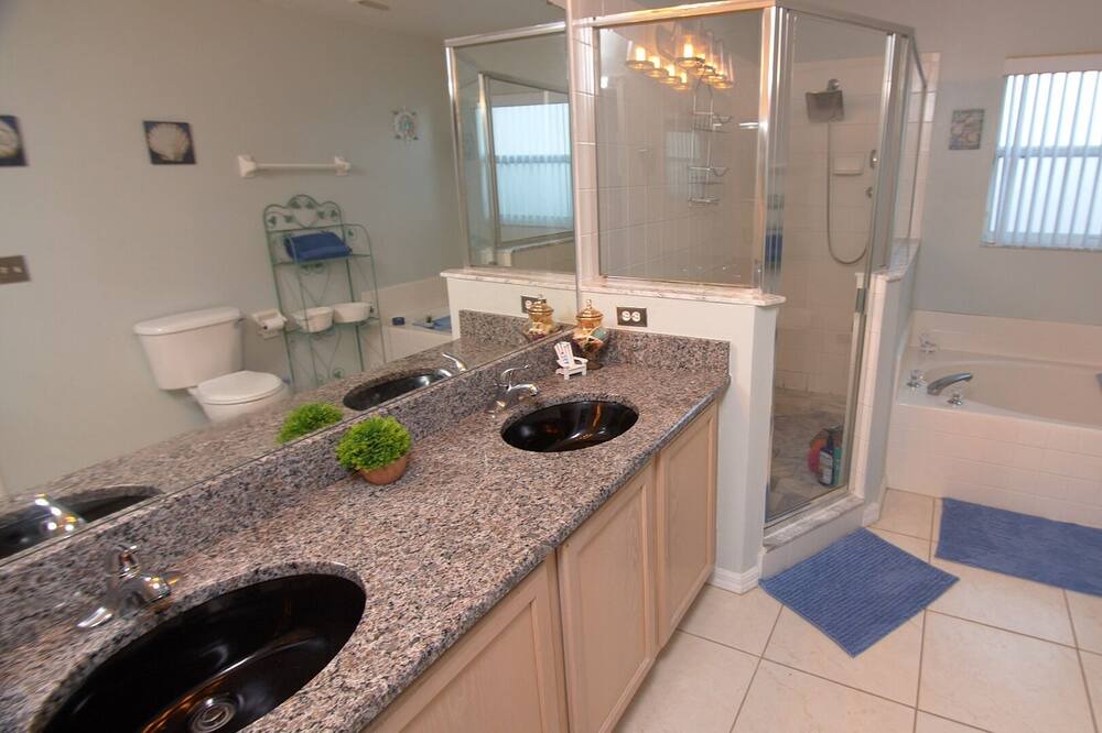 Photo of Bathroom in Thousand Oaks