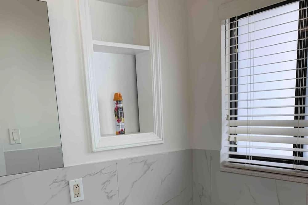 Photo of Bathroom in Victoria Park