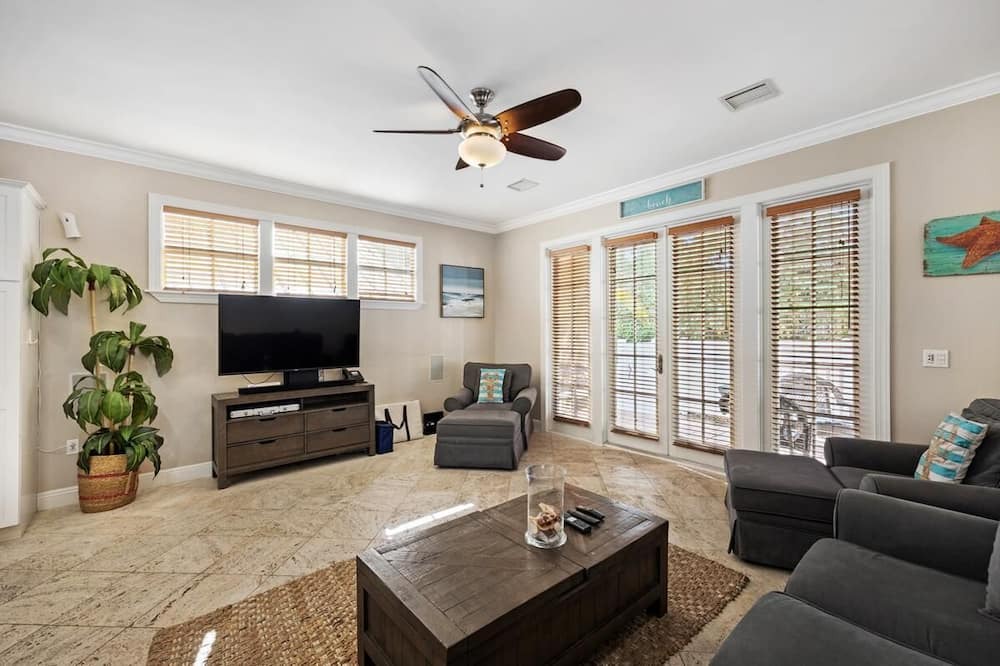 Photo of Livingroom in Islamorada