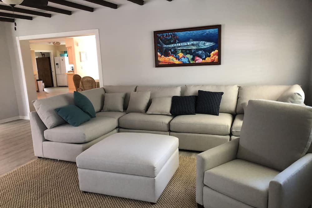 Photo of Livingroom in Jupiter