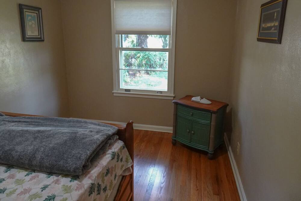 Photo of Bedroom in Murray Hill