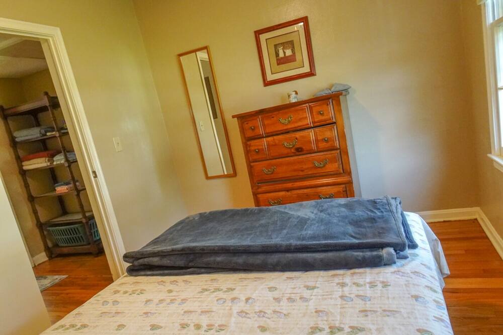 Photo of Bedroom in Murray Hill