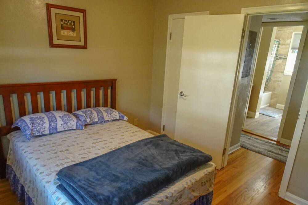 Photo of Bedroom in Murray Hill