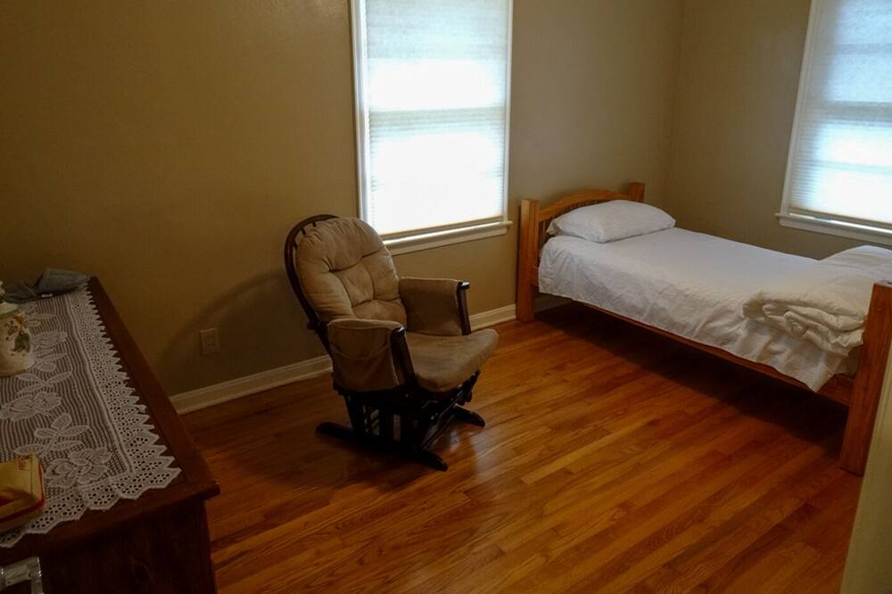 Photo of Bedroom in Murray Hill