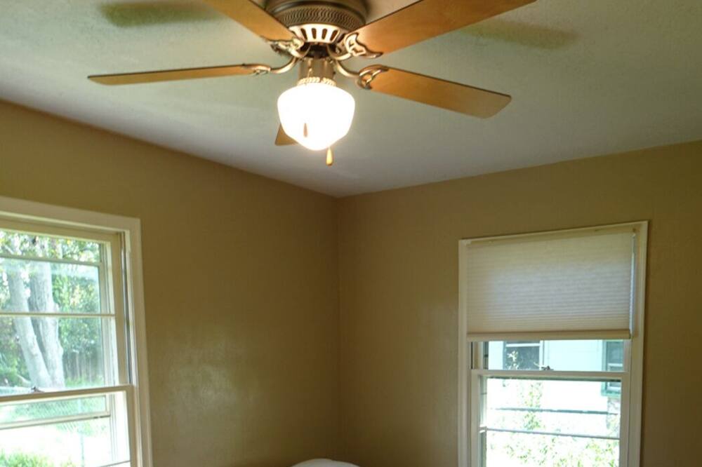 Photo of Bedroom in Murray Hill