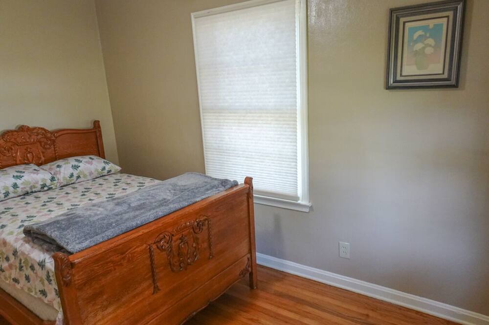 Photo of Bedroom in Murray Hill