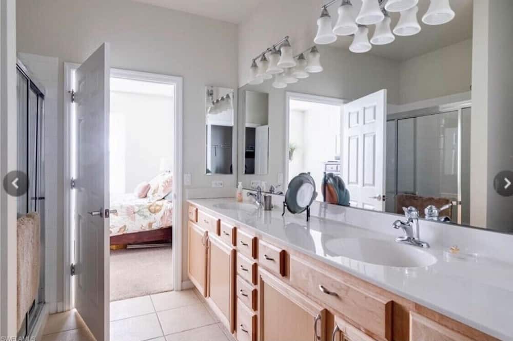 Photo of Bathroom in Majestic Palms