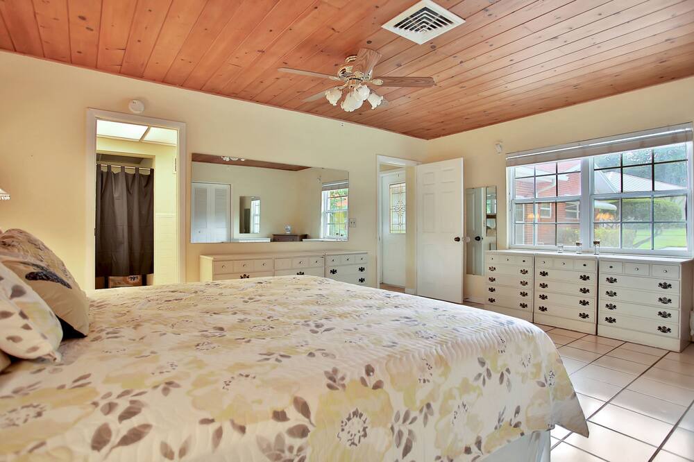 Photo of Bedroom in Cypress Gardens