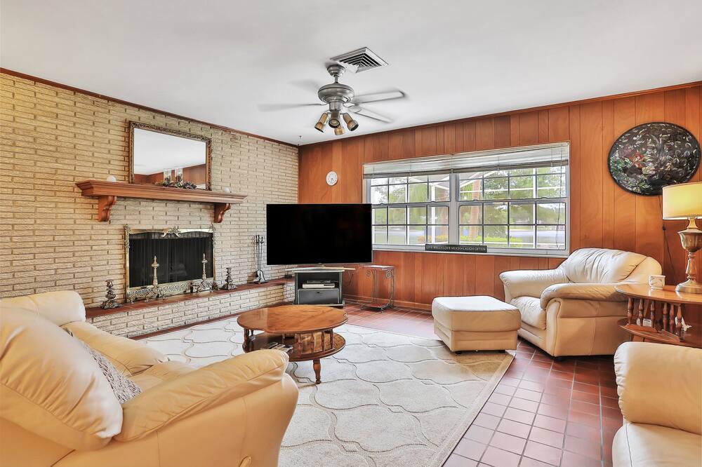 Photo of Livingroom in Cypress Gardens