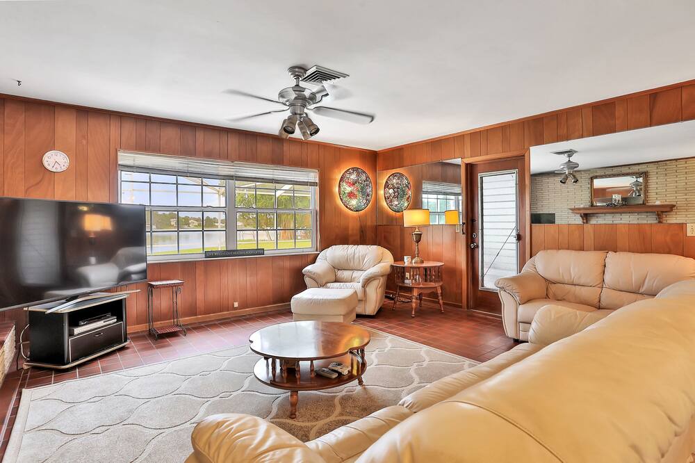 Photo of Livingroom in Cypress Gardens