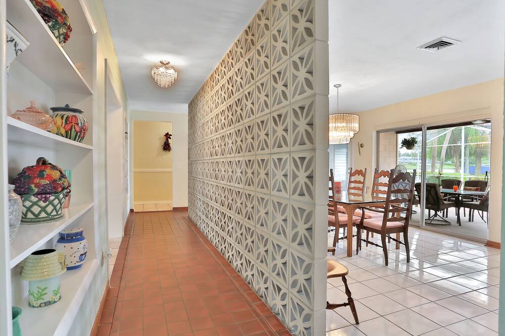 Photo of Livingroom in Cypress Gardens