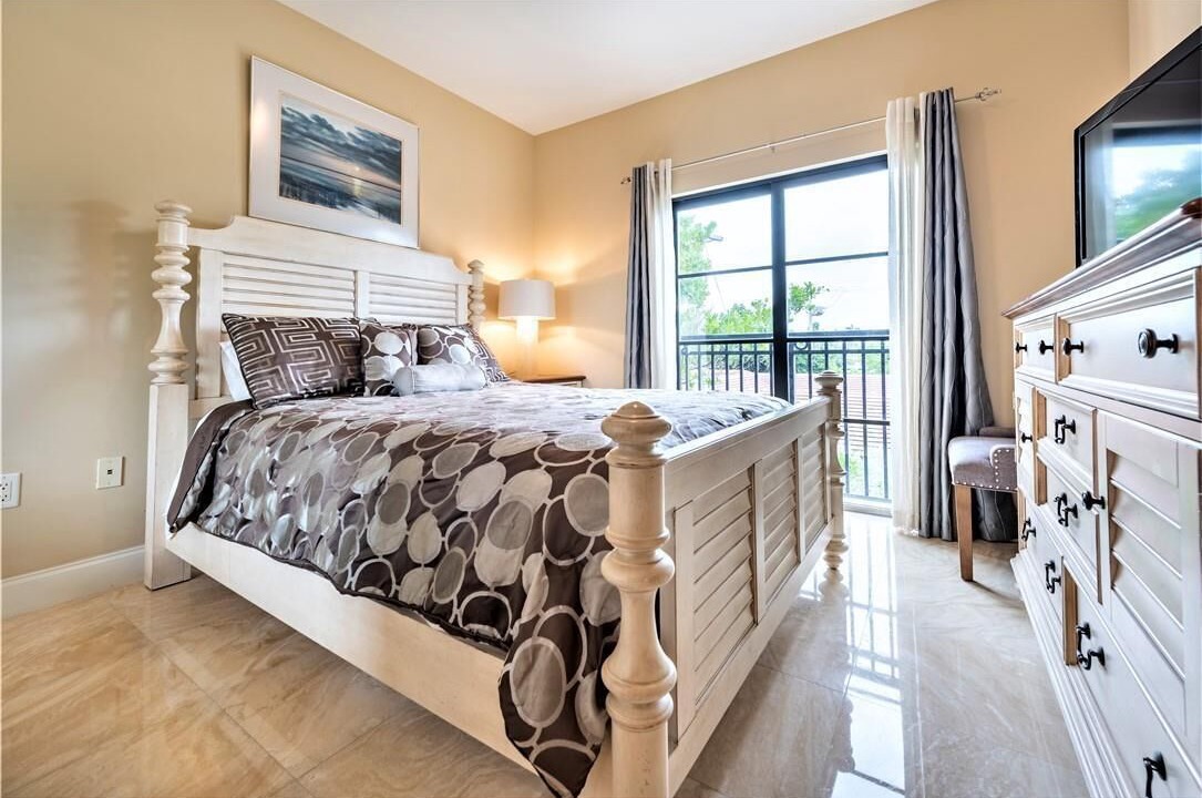 Photo of Bedroom in Lauderdale Beach