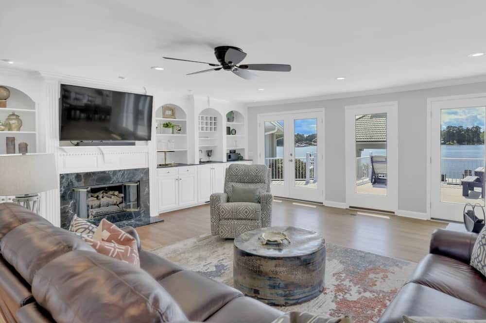 Photo of Livingroom in Lake Murray of Richland