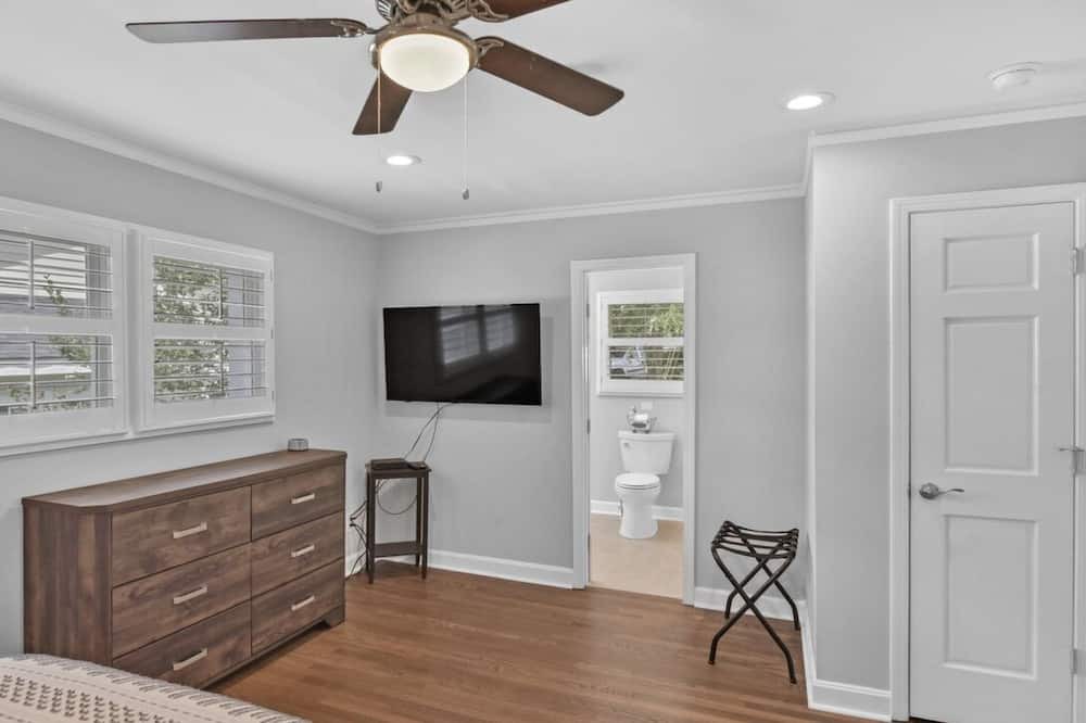 Photo of Bedroom in Lake Murray of Richland