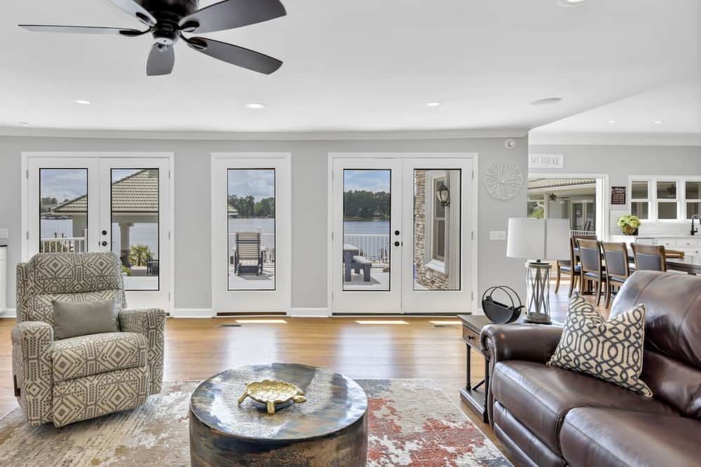 Photo of Livingroom in Lake Murray of Richland