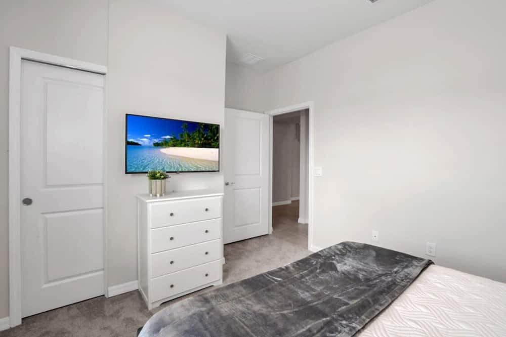 Photo of Bedroom in Saratoga Park
