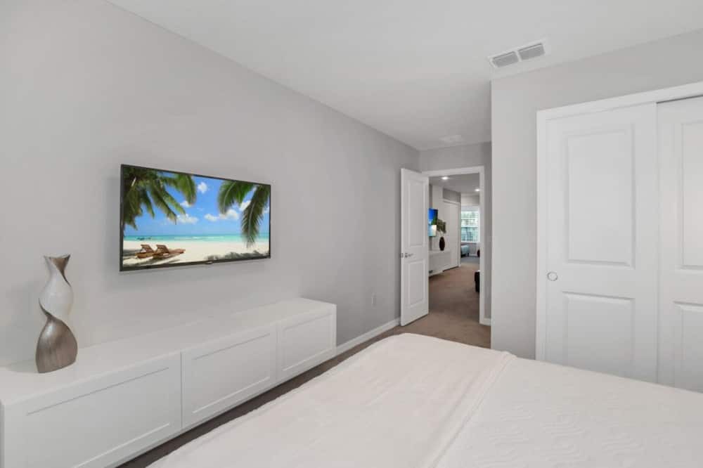 Photo of Bedroom in Saratoga Park