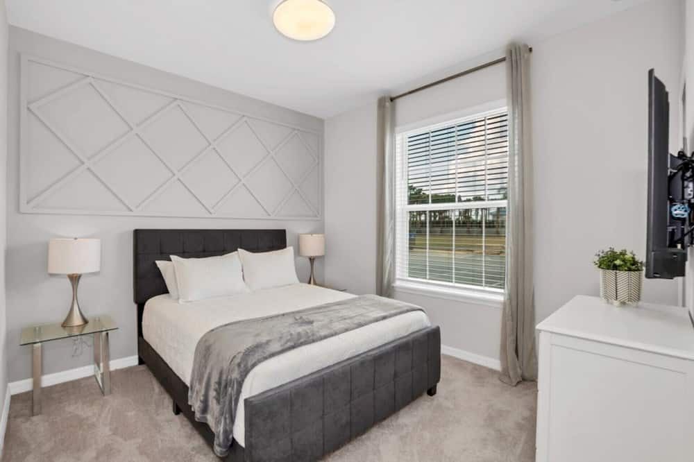Photo of Bedroom in Saratoga Park