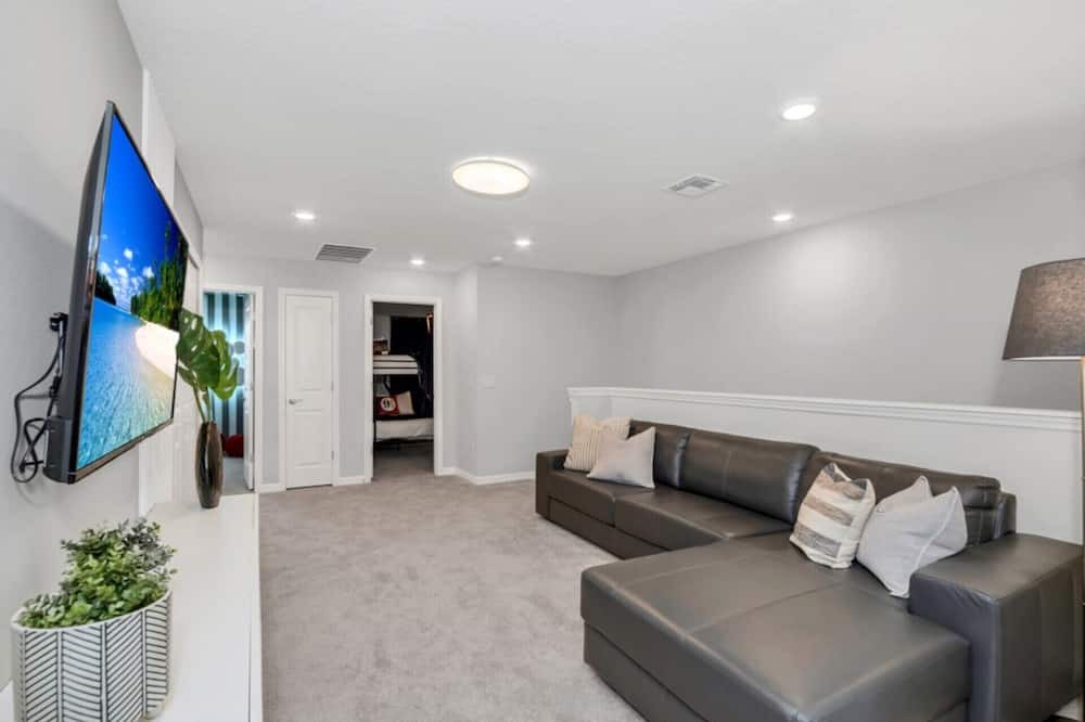 Photo of Livingroom in Saratoga Park