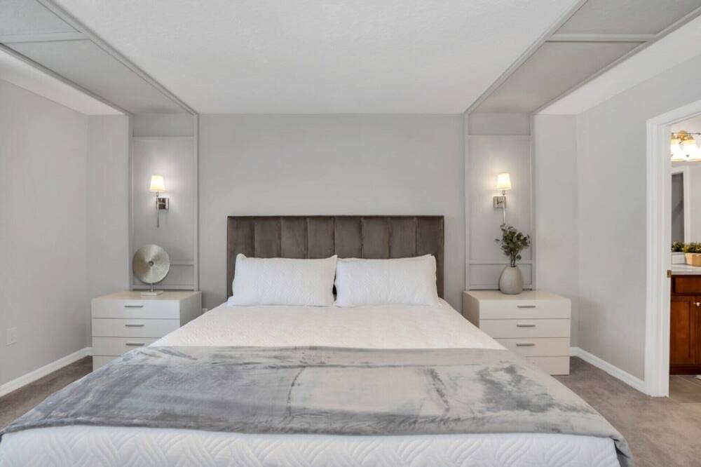Photo of Bedroom in Saratoga Park