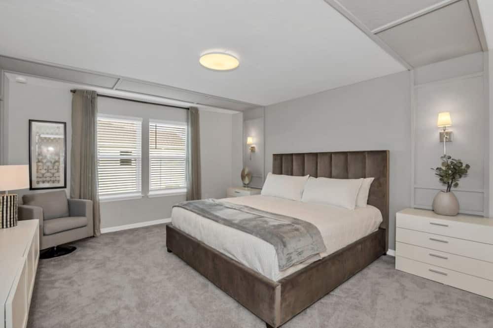 Photo of Bedroom in Saratoga Park