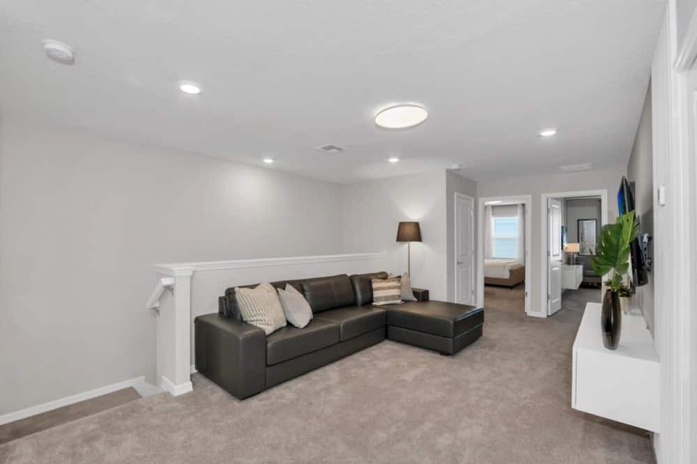 Photo of Livingroom in Saratoga Park