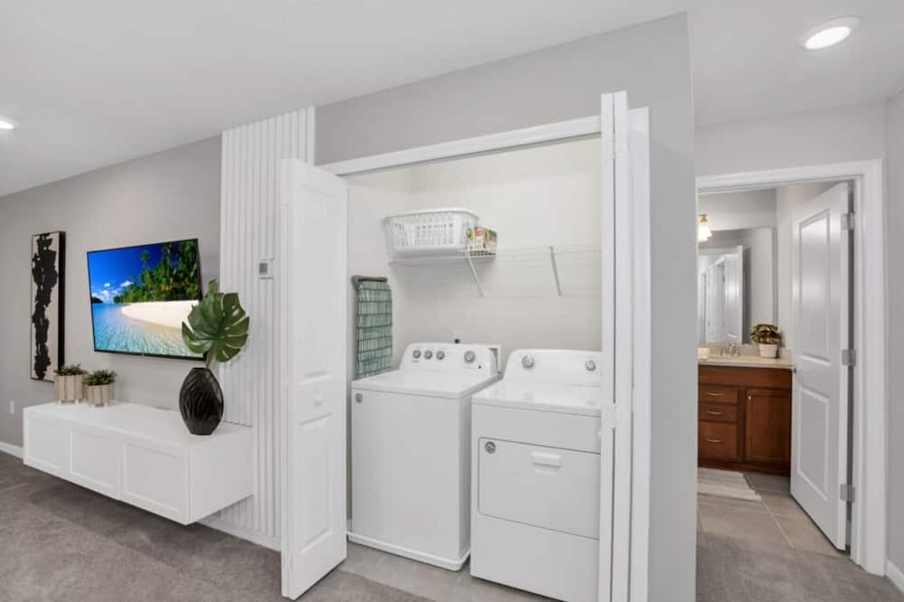 Photo of Bedroom in Saratoga Park