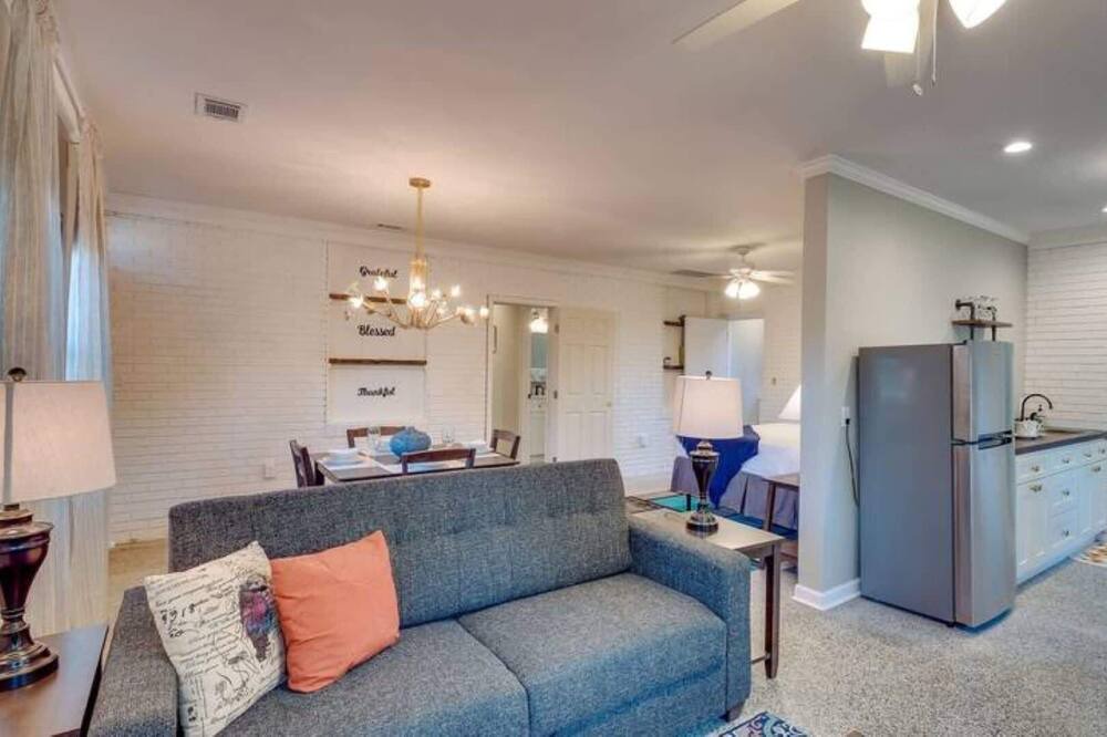 Photo of Livingroom in Thunderbolt