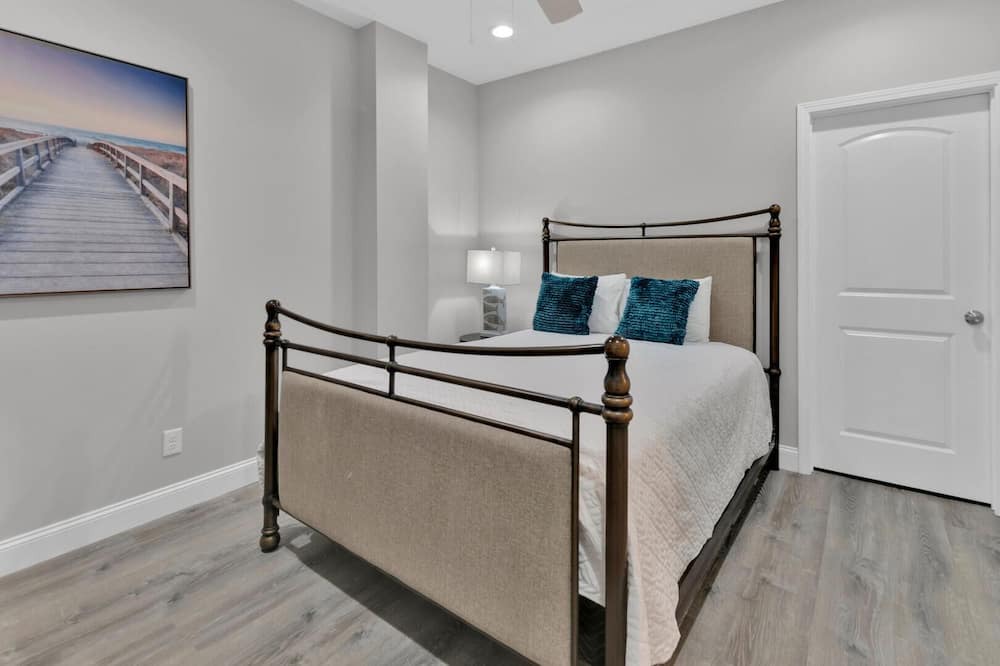 Photo of Bedroom in Miramar Beach