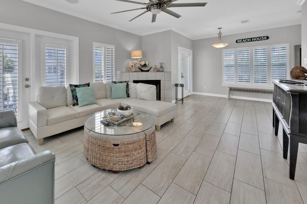 Photo of Livingroom in Miramar Beach