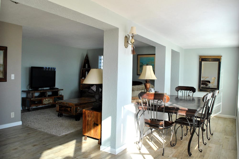 Photo of Livingroom in Ocean Grove Terrace