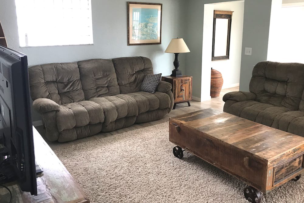 Photo of Livingroom in Ocean Grove Terrace