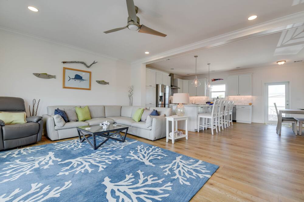 Photo of Livingroom in Breezeswept Beach Estates