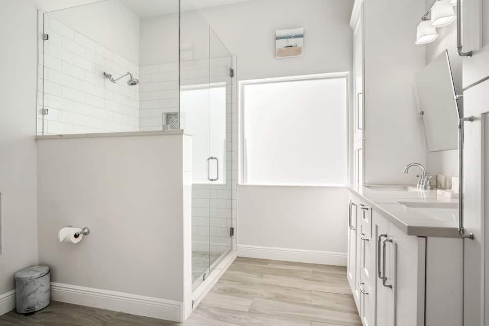 Photo of Bathroom in Palm River Estates