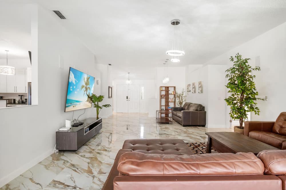Photo of Livingroom in Palm River Estates
