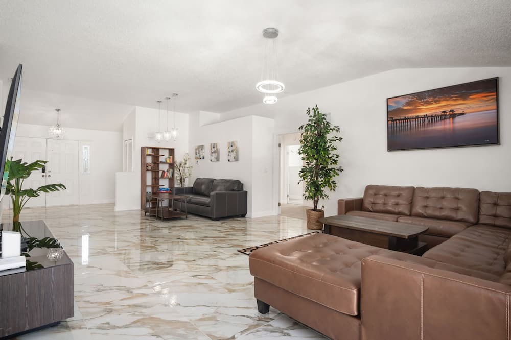 Photo of Livingroom in Palm River Estates